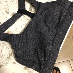 Lululemon sports bra size 6